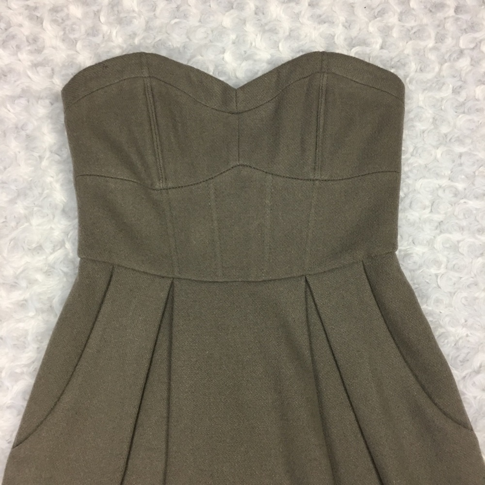 Sleeveless Strapless Pleated Dress w 2 pockets.‎ - Picture 2 of 8